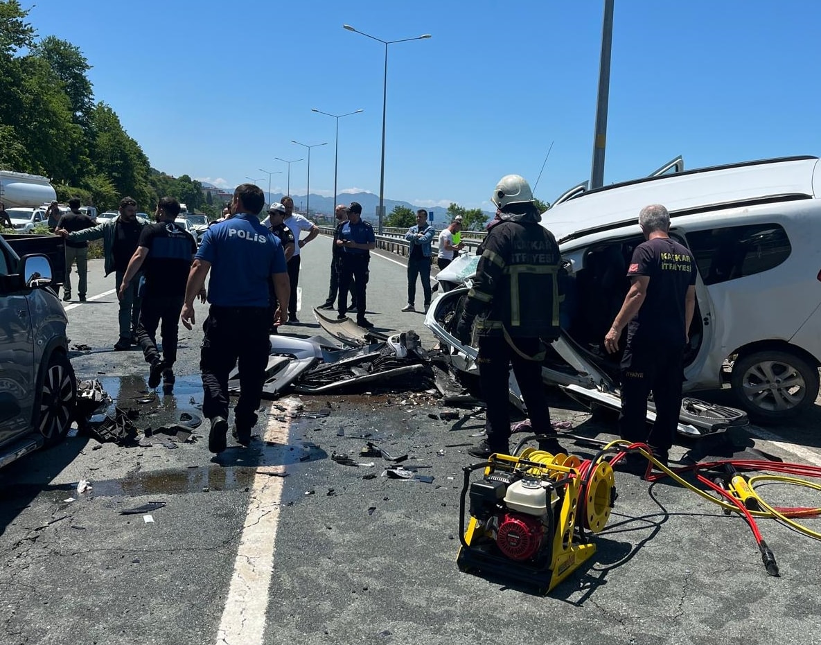 'Ters yön' faciası; 2 kişi öldü, 3 kişi yaralandı