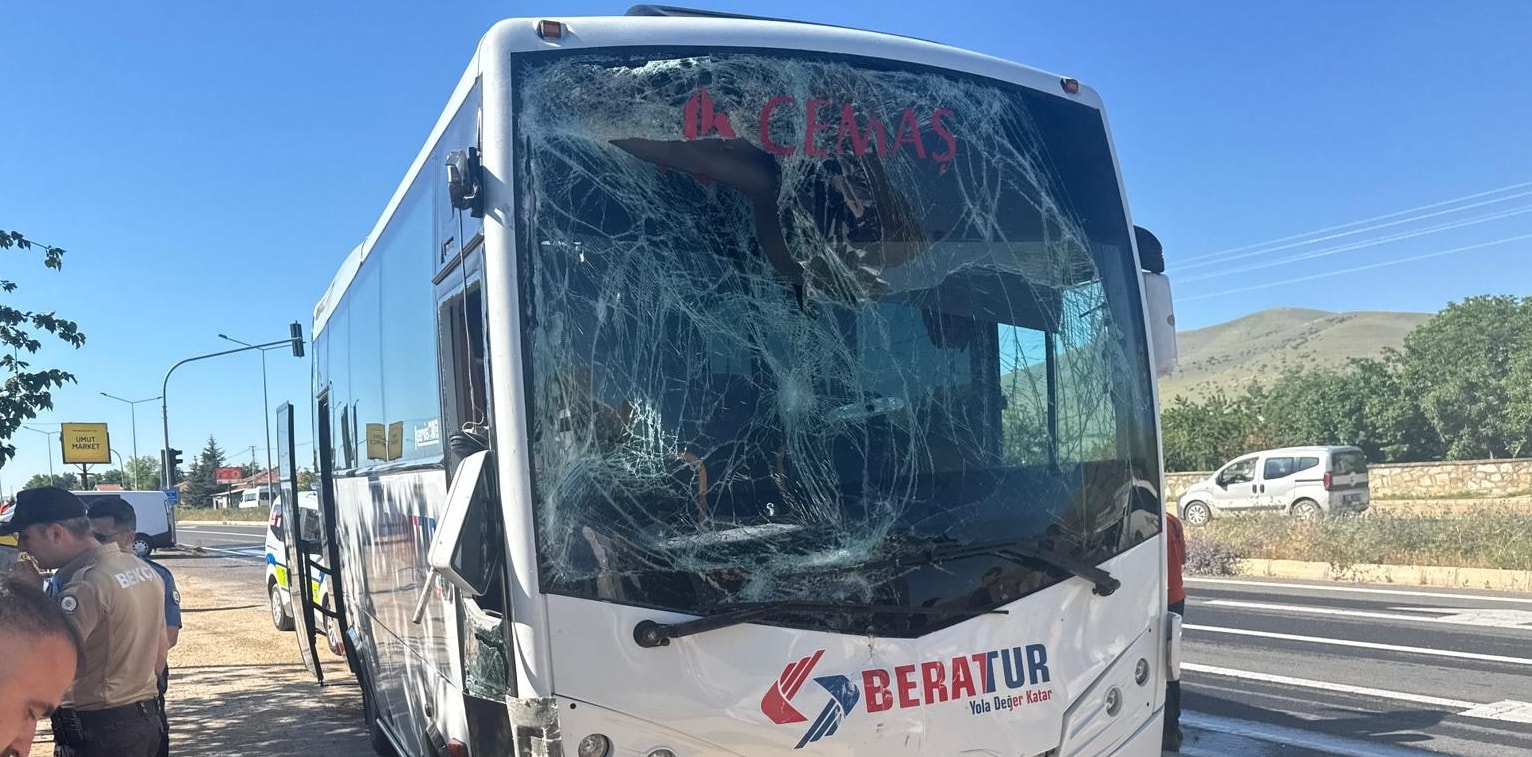 İşçi servisleri çarpıştı! Çok sayıda yaralı var