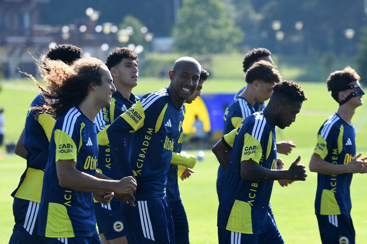 Fenerbahçe hazırlıklarını sürdürüyor