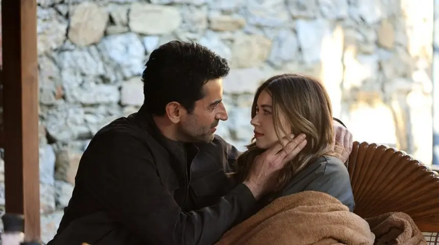 A.B.İ dizisine veda eden Afra Saraçoğlu'ndan ilk açıklama