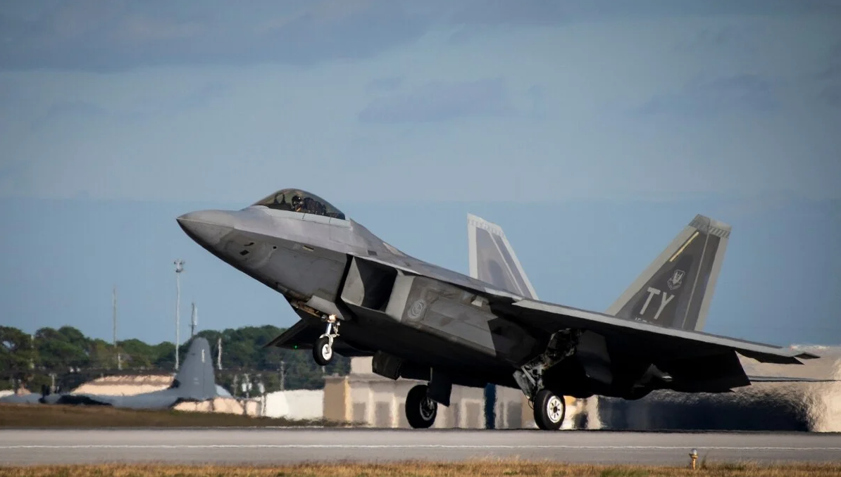 Radarların kabusu F-22'lerin sırrı çözüldü: Yakalama taktiği yürek istiyor