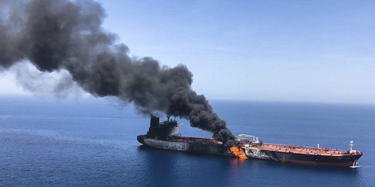 Anlaşmadan sonra bir ilk: Hürmüz Boğazı'nda gemiye saldırı