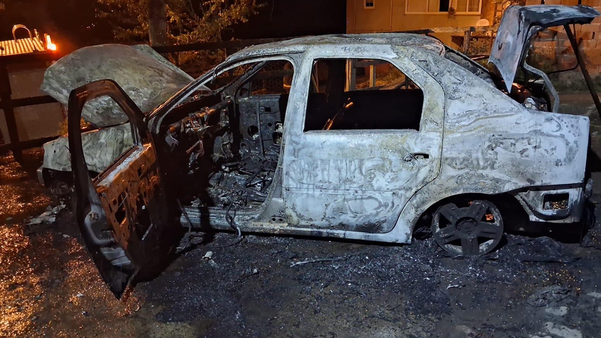 Sendika başkanının park halindeki aracını küle çevirdiler