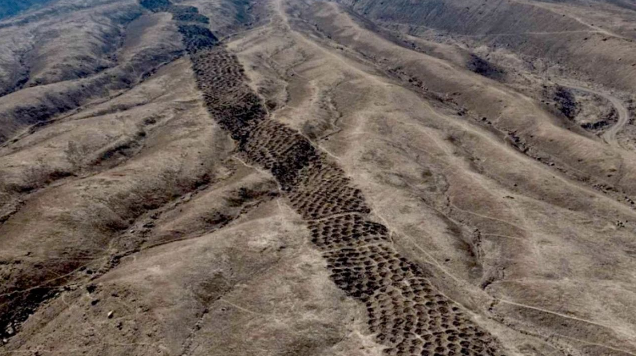 Tepesinde 5.200 delik bulunan dağın sırrı çözüldü
