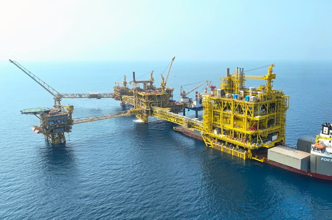 Enerji devi petrol sahalarını satışa çıkardı