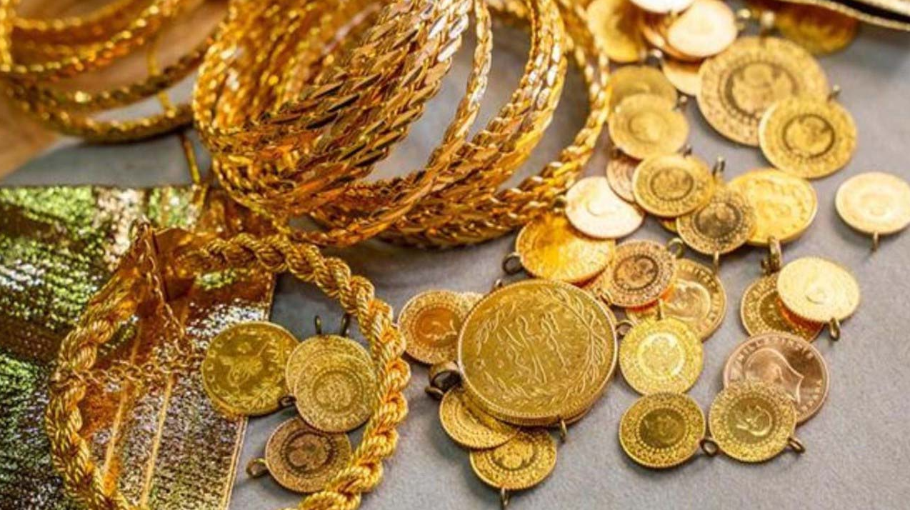 Yolda 100 bin euroluk altın buldular