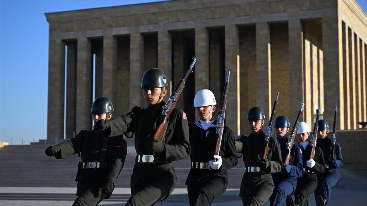20 yaşına gelen kadınlar askere 