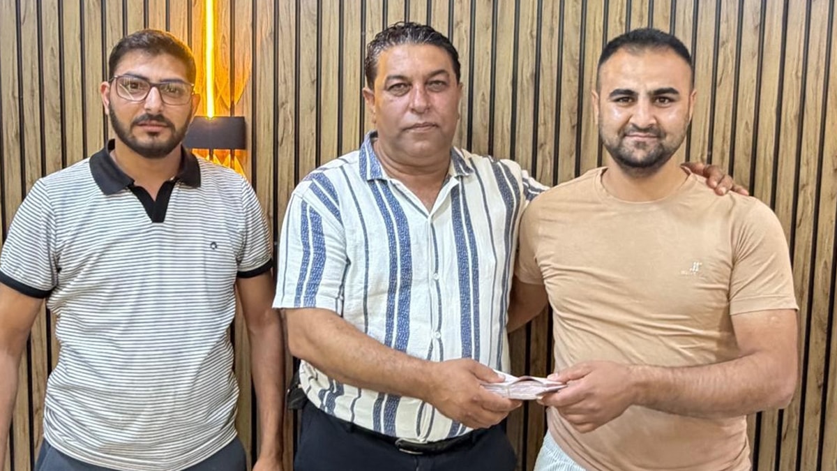 ATM’de 40 bin TL buldu, mahalle muhtarına teslim etti