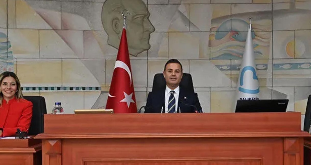 CHP’li başkan Ahmet Akın’dan AKP’li üyelere tepki