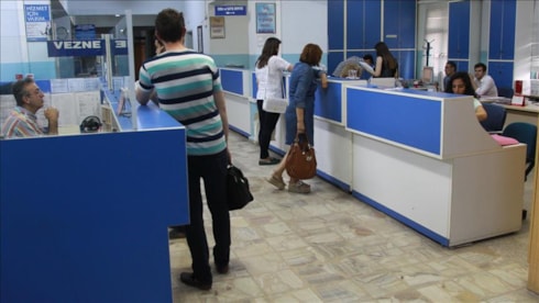 60 ay vadeli 1 milyon TL konut kredisinin geri ödemesi değiştiEv sahibi olmak amacıyla finansman arayışına giren vatandaşlar için bankaların güncel konut kredisi faiz oranları netleşti. 60 ay vadeli 1 milyon TL konut kredisinin banka banka aylık taksitleri ve toplam geri ödeme tutarları hesaplandı.