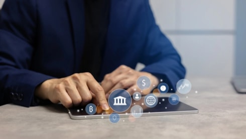 Trump adına gizli hesap açtırmayan bankacı kovulduWall Street devinin eski kıdemli çalışanı, açtığı davada bankanın risk yönetimi uygulamalarındaki açıkları ve usulsüzlükleri ifşa ettiği için hedef alındığını öne sürdü.