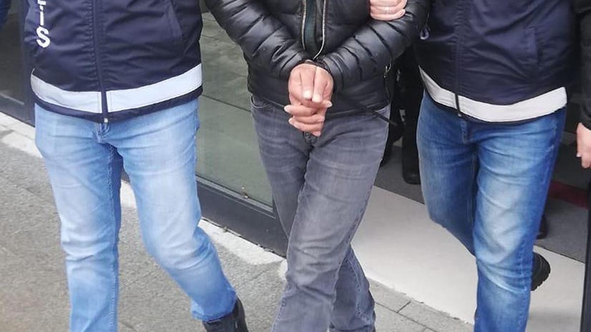 Afyonkarahisar'da yakalanan 8 düzensiz göçmen sını
