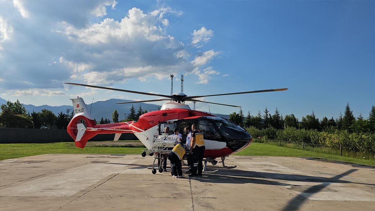 Prematüre ikizlerden biri helikopter ambulansla Niğde’ye sevk edildi