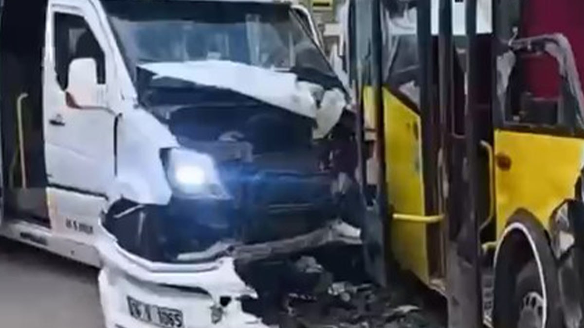 Servis minibüsüyle özel halk otobüsü çarpıştı! Facianın eşiğinden dönüldü