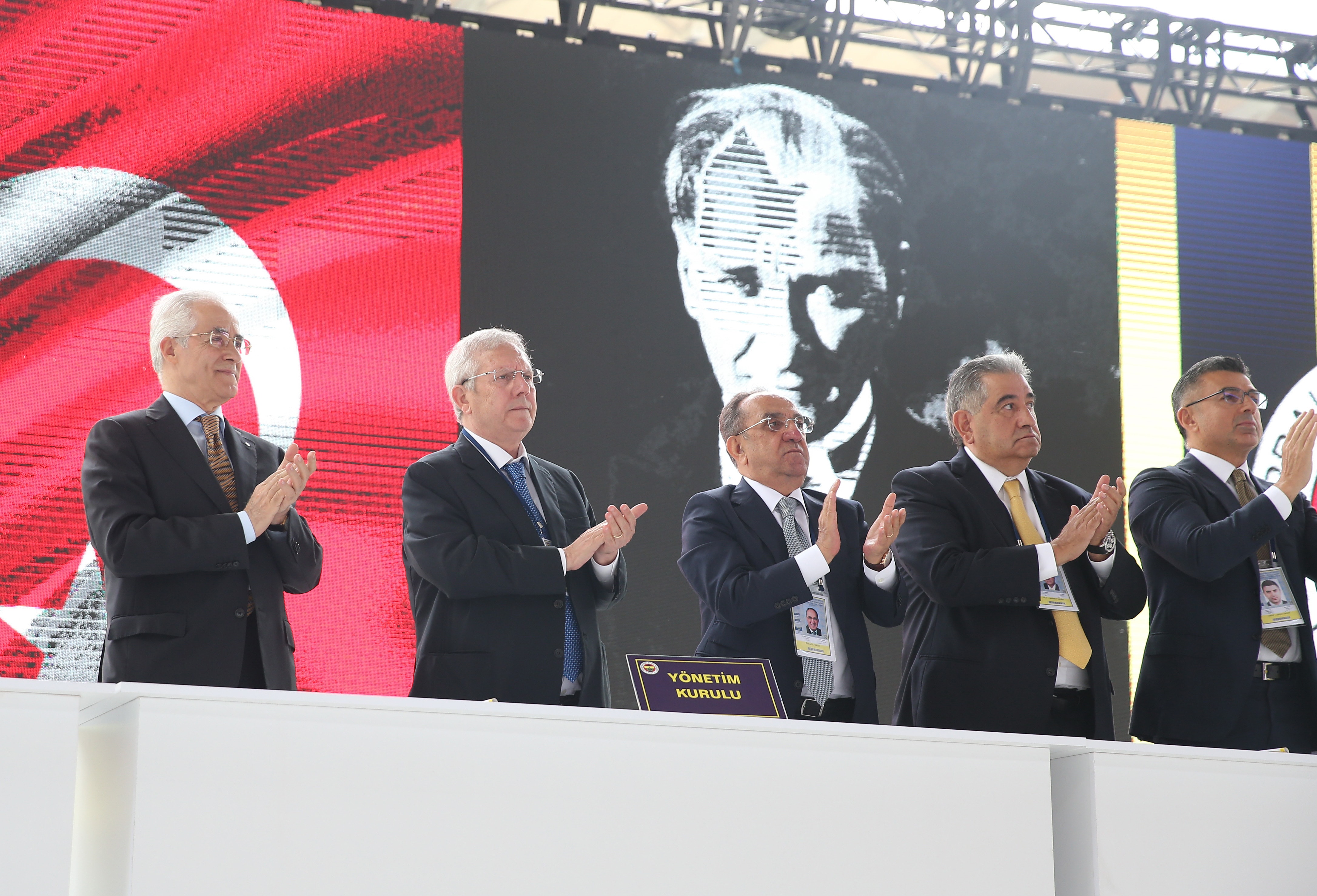Fenerbahçe yabancı kuralına isyan etti