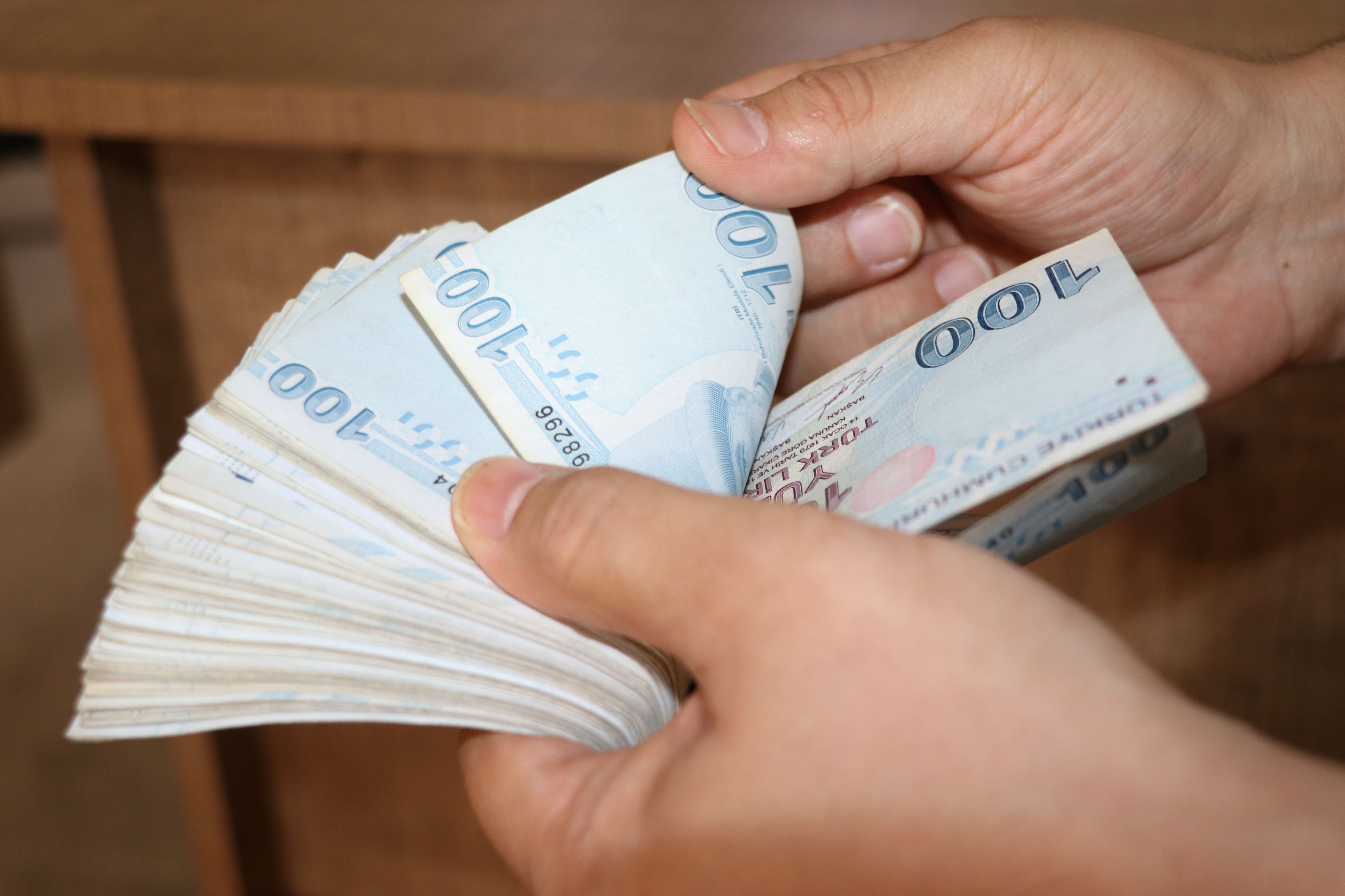 Memur ve emekli zammında hesaplar değişti: İşte kuruşu kuruşuna yeni maaş tablosu
