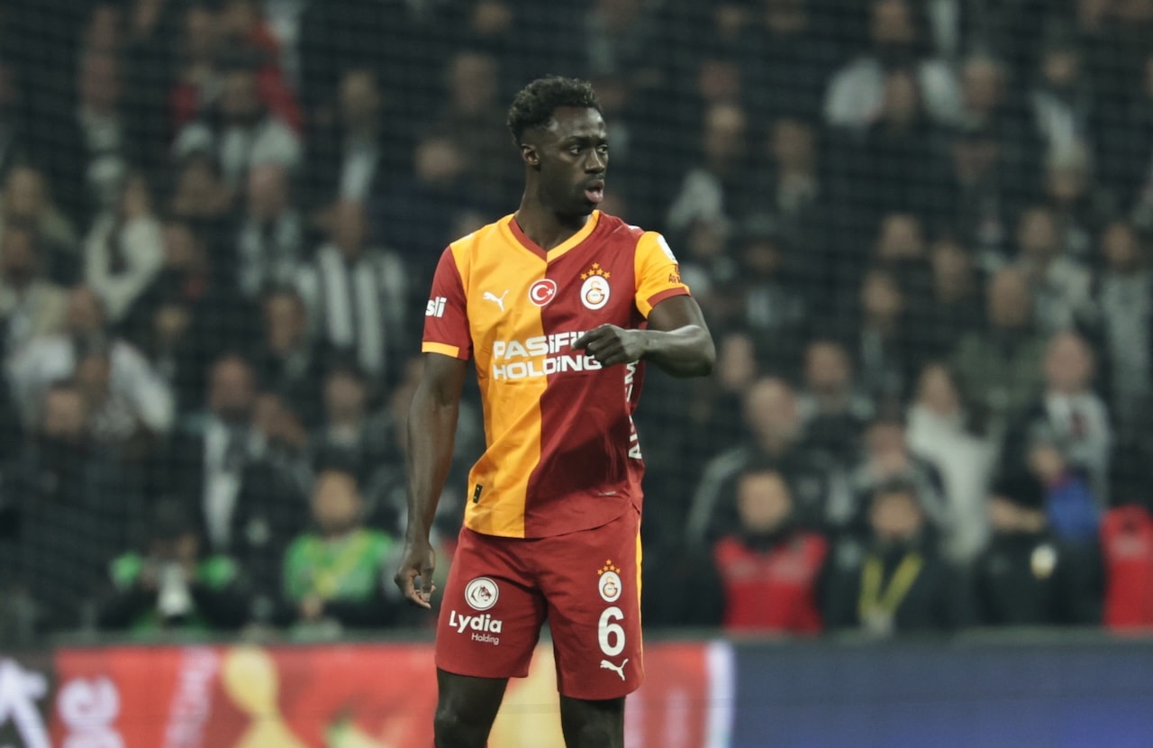 Galatasaray’ın Kolombiyalı stoperi Sanchez’den yön