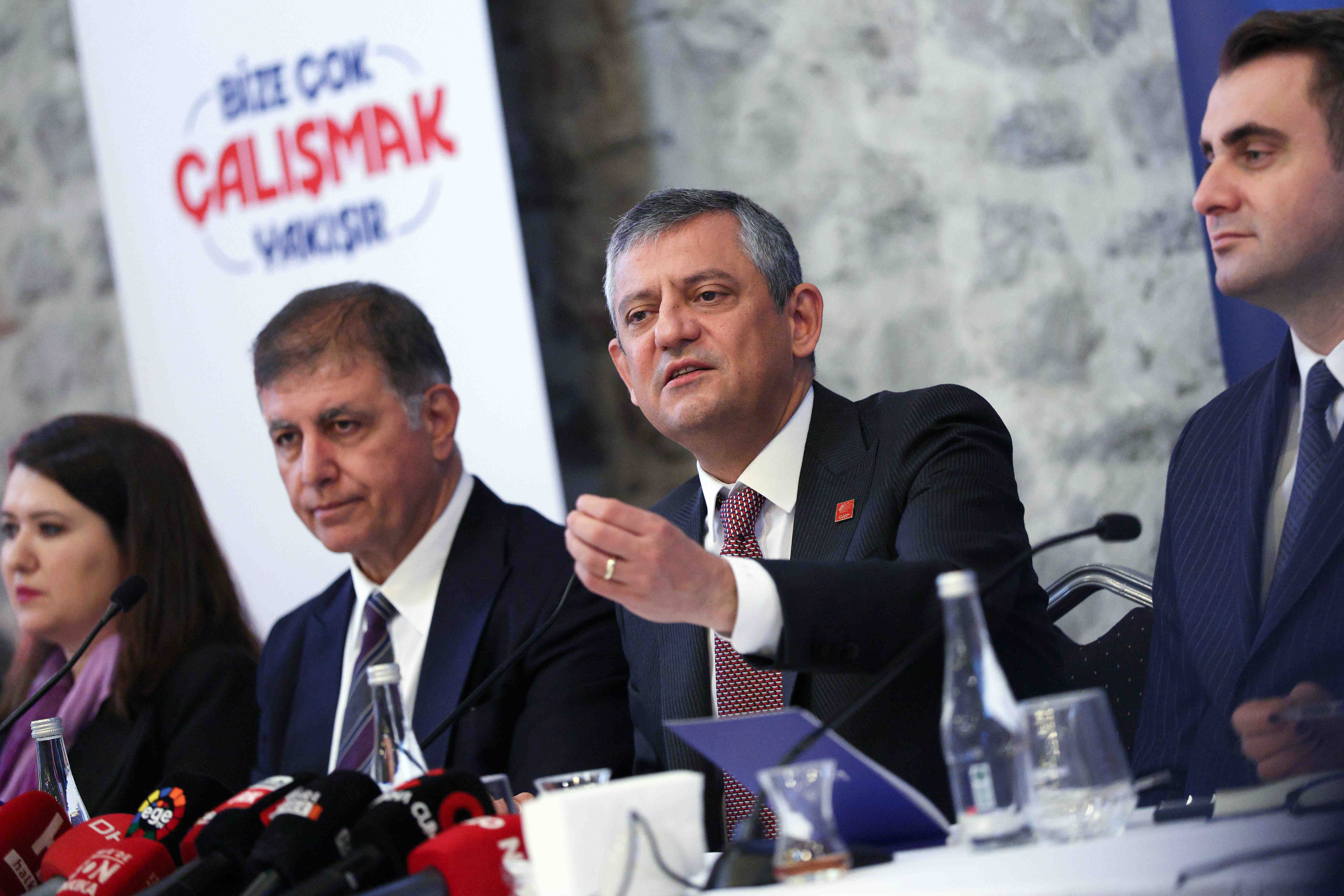 Yeni parti için ilk sinyal İzmir'den geldi