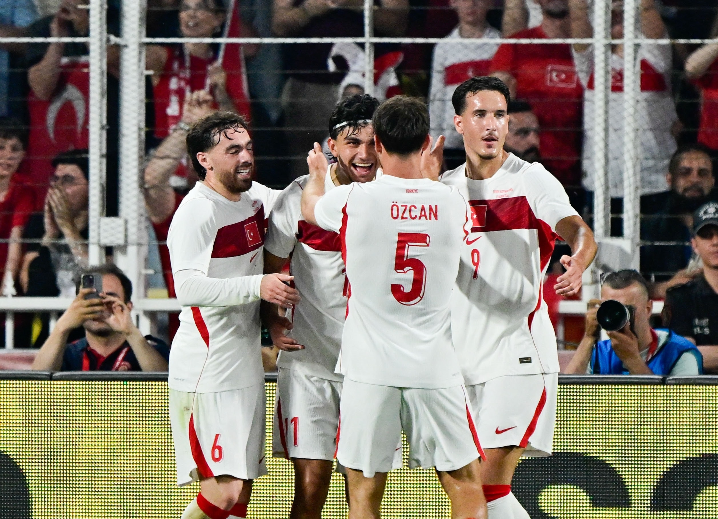 Galatasaray milli yıldız ile el sıkıştı! İmzalar an meselesi