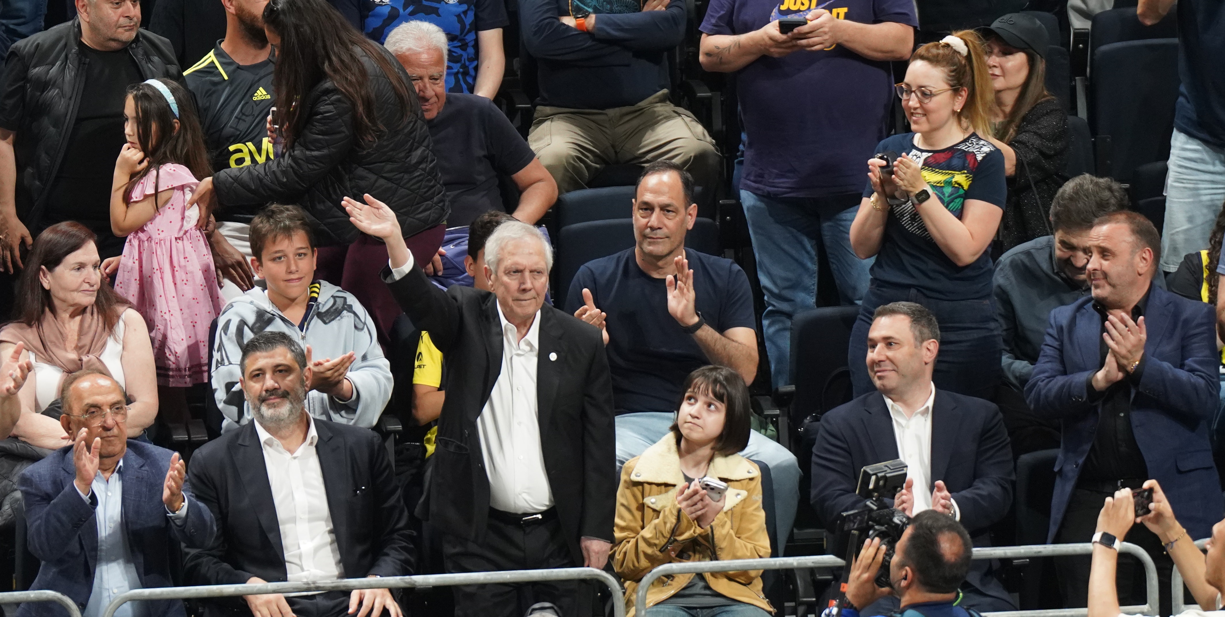 Fenerbahçe iki golcüyle el sıkıştı