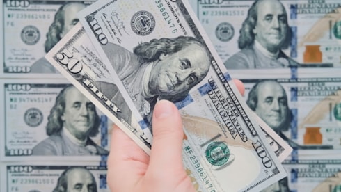 30 yıl sonra gelen dolar izninin ardından İran bankalarına siber saldırıABD'nin, İran petrolüne uyguladığı ağır yaptırımları askıya alarak yaklaşık 30 yıl sonra İran'ın dolar cinsinden ticaretine izin vermesinin ardından İran'ın bankacılık sistemlerinde kaynağı henüz açıklanmayan siber saldırı neden
