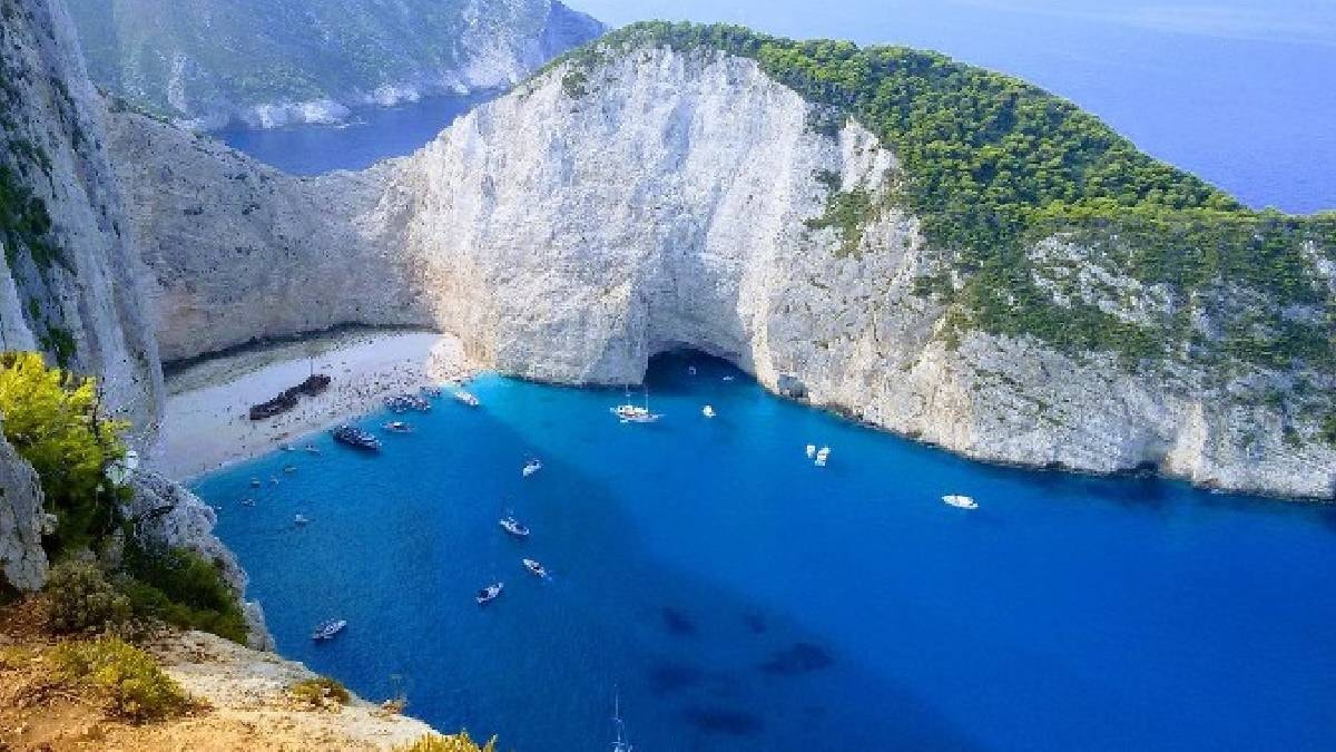 Dünyaca ünlü plaja girişler yasaklandı