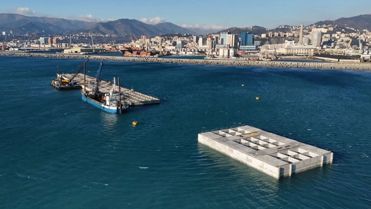 70'den fazla dev beton blok Akdeniz'e yerleştiriliyor: Dev duvar örülecek