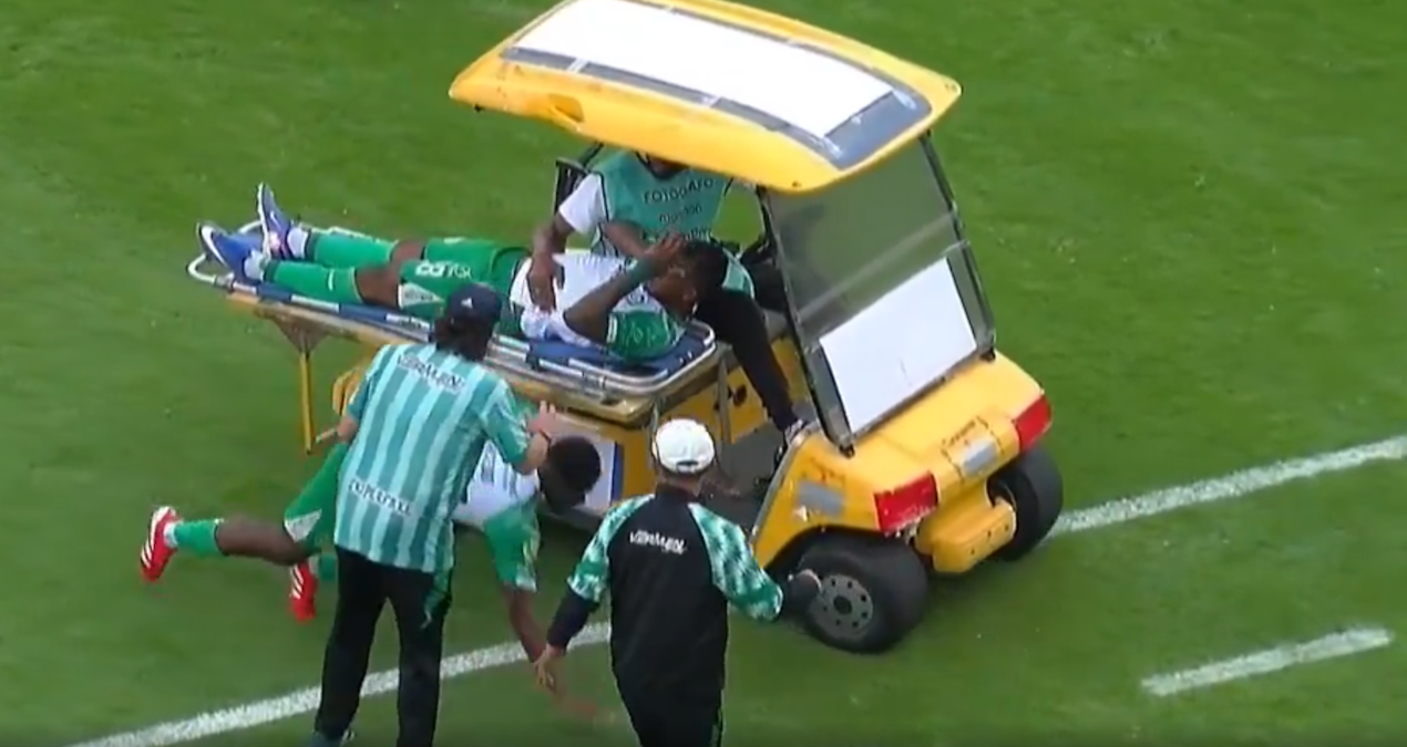 Sakatlanan futbolcu için sahaya girdi, sağlam futbolcuyu ezdi!