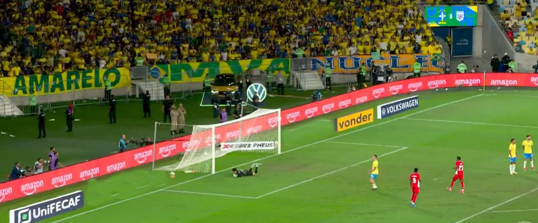 Ederson, orta sahadan gol yedi, yaşananlara hayret etti!