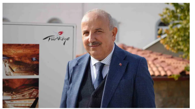 AKP'li belediye başkanına siyasi yasak kararı!