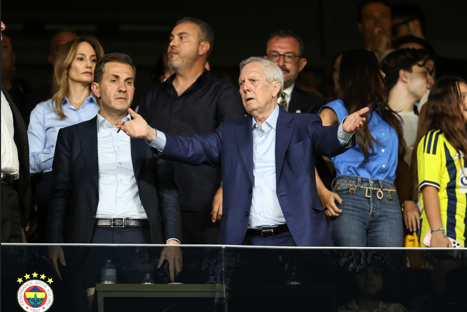 Fenerbahçe'den şaşırtan hamle! Ezeli rakibinin eski yıldızını istedi