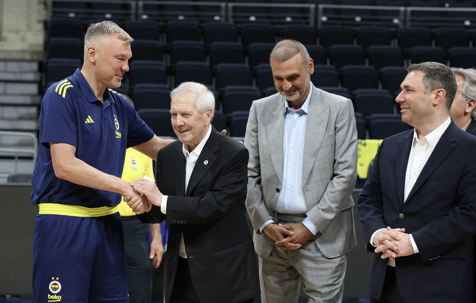 Aziz Yıldırım'dan Fenerbahçe Beko'ya ziyaret