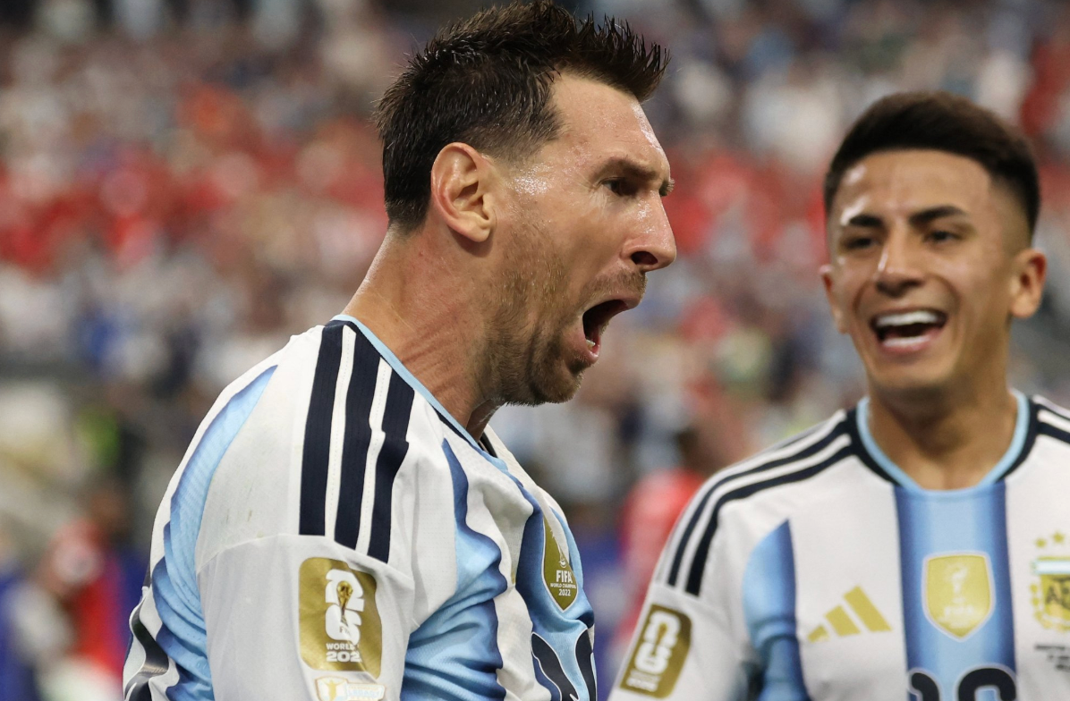 Messi yine tarih yazdı! Arjantin bir üst turu garantiledi