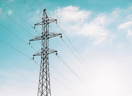 Spot piyasada elektrik fiyatlarıSpot piyasada bir megavatsaat elektriğin fiyatı yarın için en yüksek 4 bin 500 lira, en düşük 1499 lira 98 kuruş olarak belirlendi.