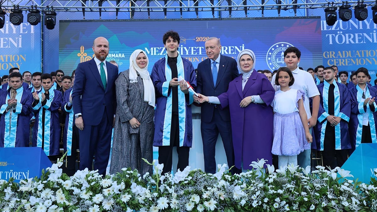 Erdoğan torununun diplomasını bizzat kendisi verdi