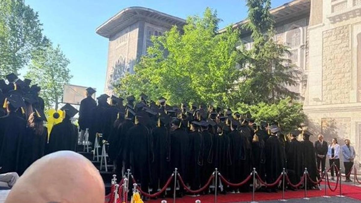 Mezuniyet töreninde öğrenciler müdüre sırtlarını döndü, tören iptal edildi