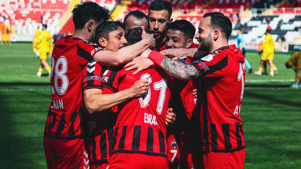 Mustafa Sarıgül, Erzincanspor'un teknik direktörü oldu
