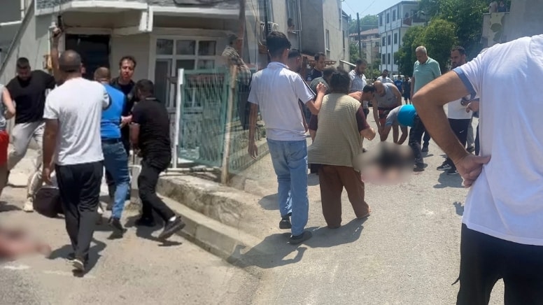 Eşini defalarca bıçaklayıp öldürdü; linçten polis kurtardı