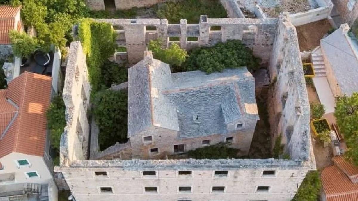 Yüzyıllık efsaneyi saklayan gizemli ev: Ev içinde evi bu yüzden inşa etmişler