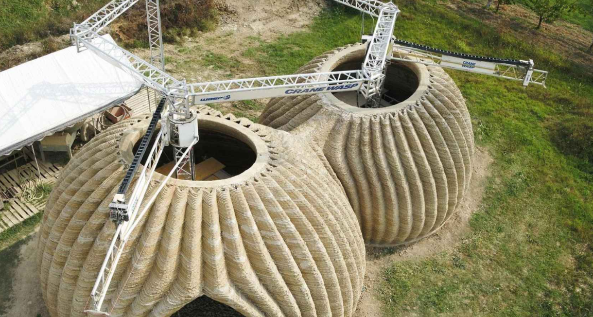 Ne tuğla ne de çimento: 200 saatte sıfırdan ev yaptılar