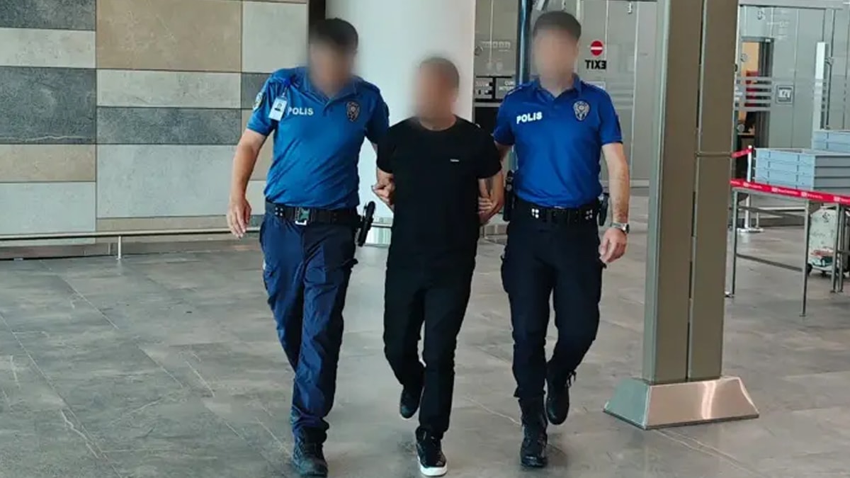 Firari hükümlü havalimanında yakayı ele verdi