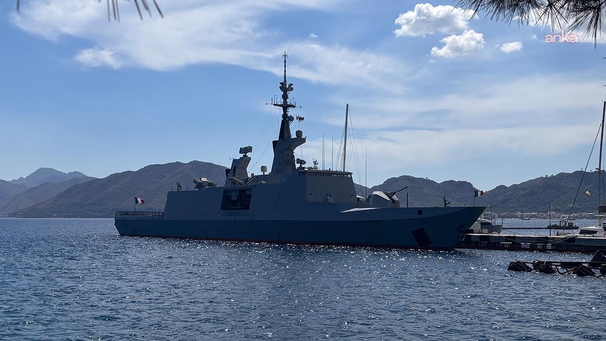 151 mürettebatlık Dev Fırkateyn o şehre demirledi