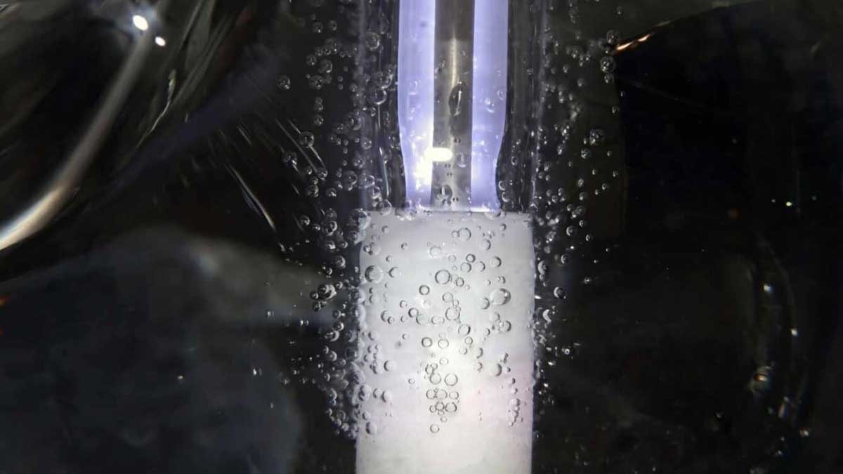 Cam tüpün içinde saniyeler içinde donan gaz yüzyılın buluşuna yol açtı