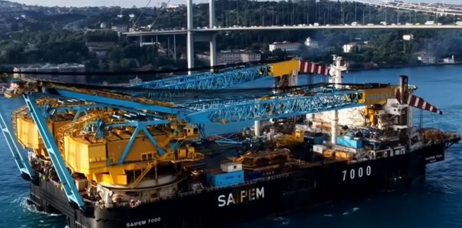 Boğaz'da tüm ulaşım kapatıldı: 138 metre yüksekliğindeki dev İstanbul'da