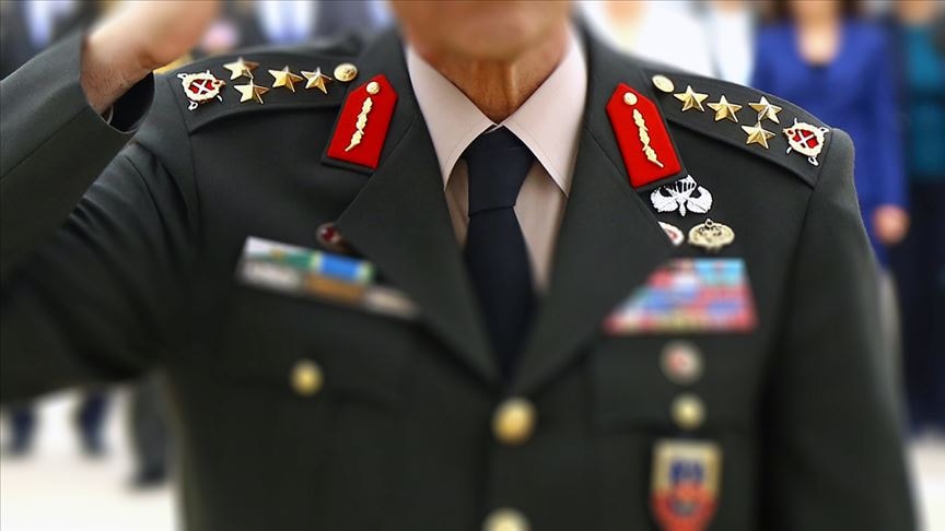 Araç sesinden rahatsız olan general, astsubayı tekme tokat dövdü