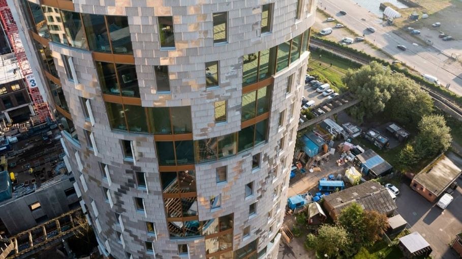 Çöpleri atmak yerine 20 katlı ahşap gökdelen yaptılar