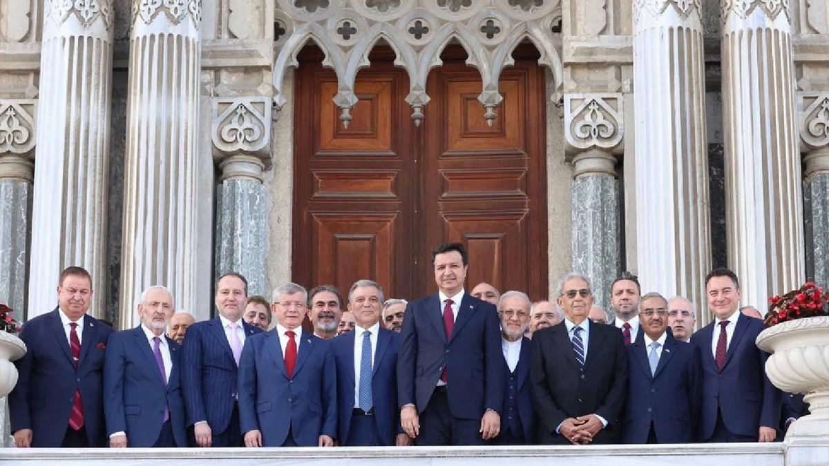 Çırağan’da sürpriz buluşma! Yıllar sonra 5 isim bir arada