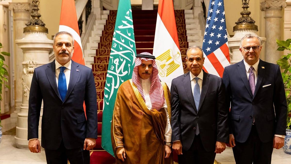 Bakan Fidan, Kahire'de Libya gündemli toplantıya katıldı