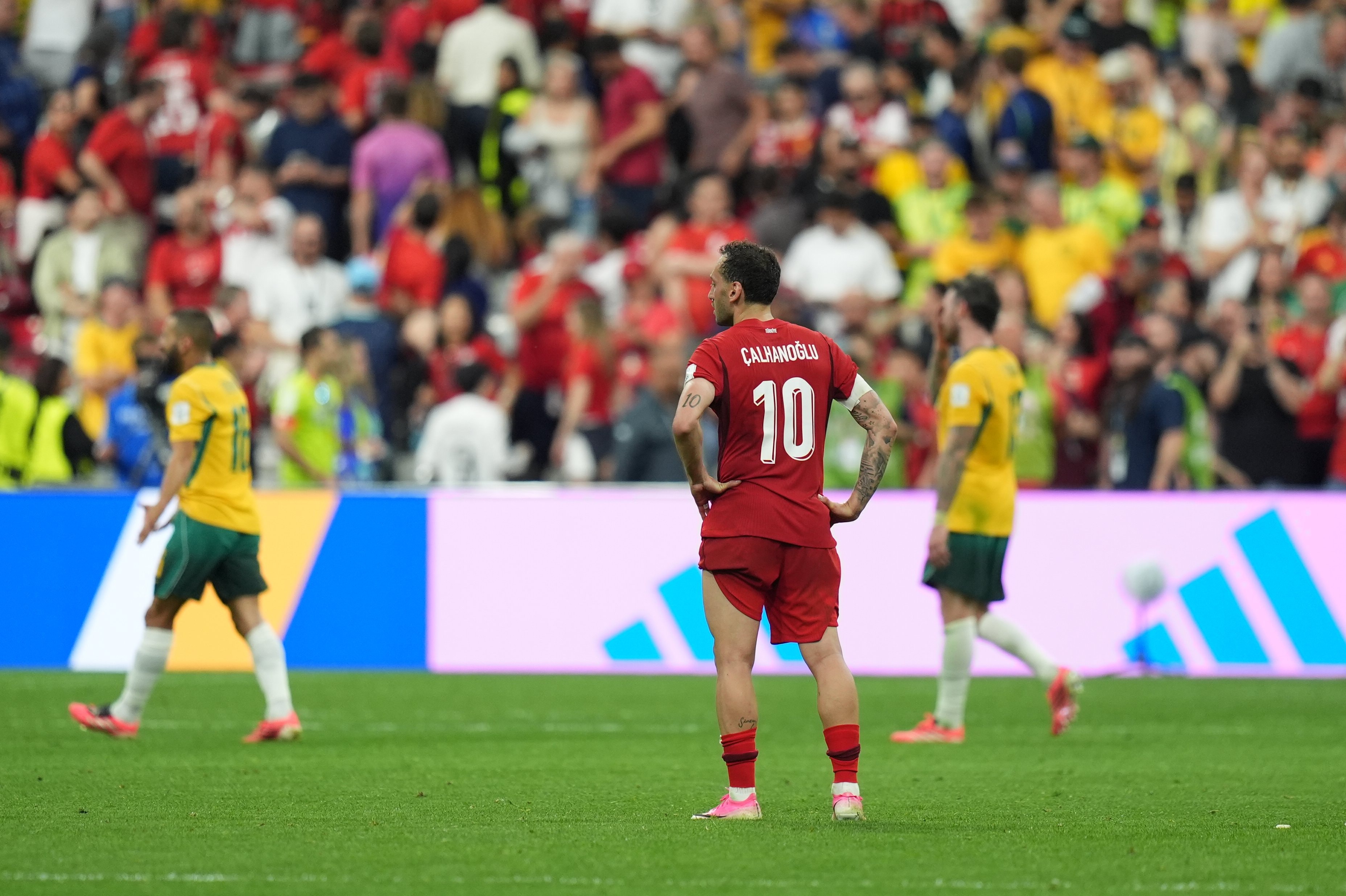 Hakan Çalhanoğlu: Galibiyeti hak eden bizdik