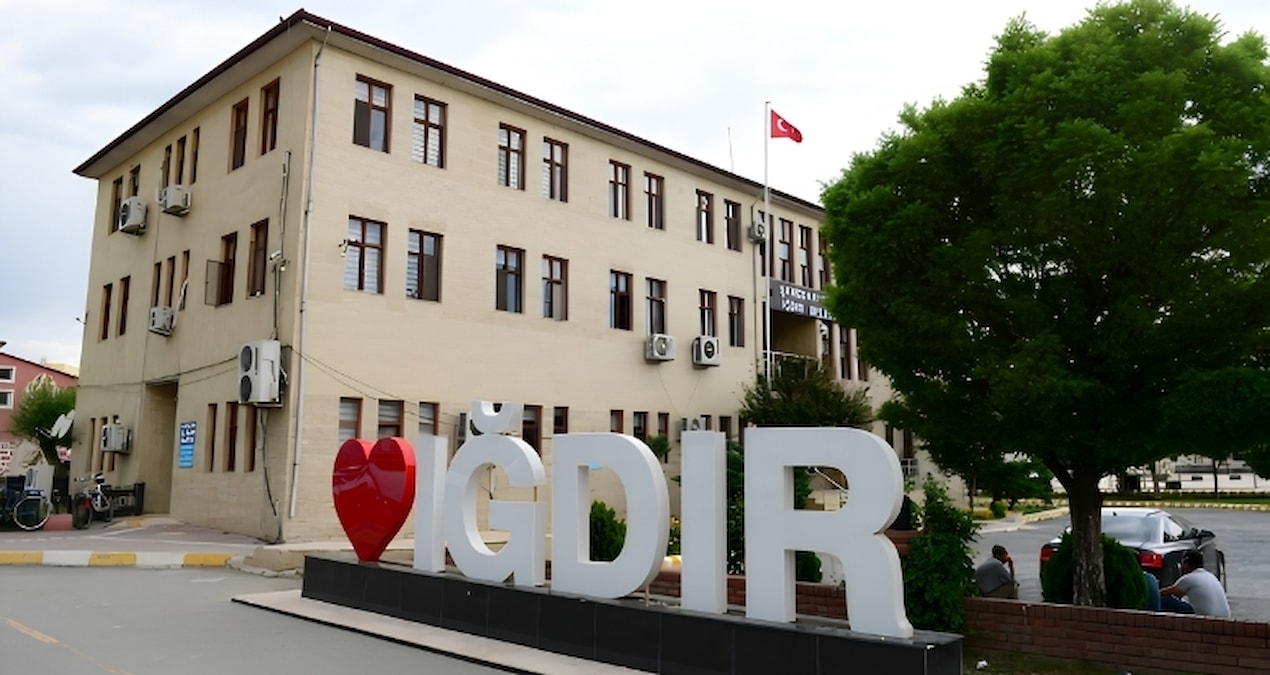 Iğdır Belediyesi'nde üç başkan yardımcısı görevden alındı
